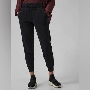 Athleta Altitude Jogger Polartec Power Stretch Petite